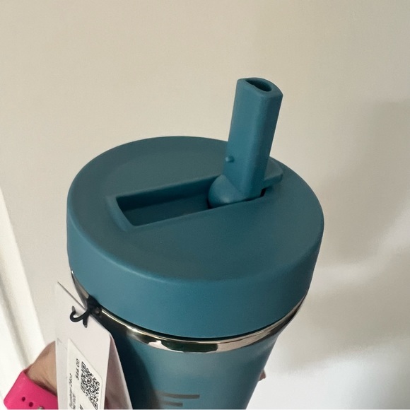 NWT Lululemon Back to Life Tumbler 24oz MARLIN MRLN - Picture 7 of 10